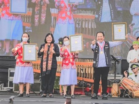 Jember Raih Rekor MURI di Hari Peringatan Angklung Sedunia
